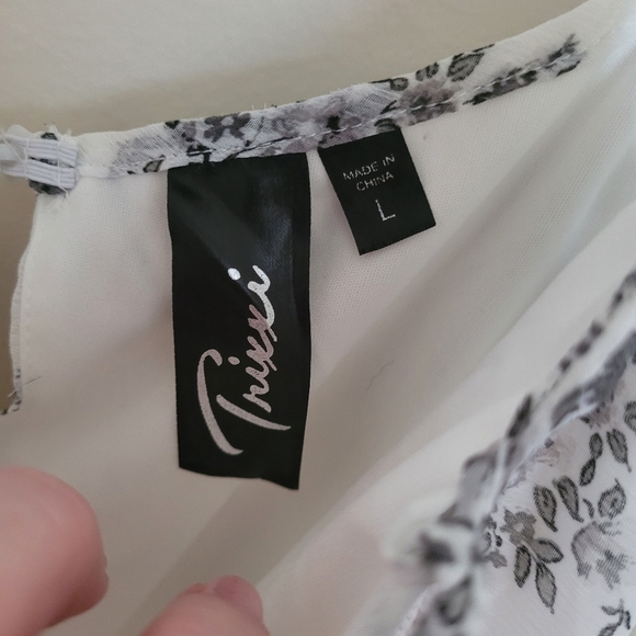 Nwot Trixxi White Black Floral Cold Shoulder Romper Size Large - Picture 9 of 13